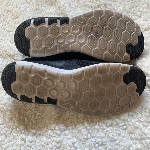 Men’s Nike Athletic Shoe - Picture 3 of 4